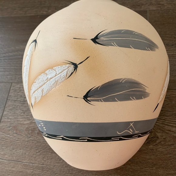 Vintage Native American Pottery Vase Signed By Grey Father, 1985 - Picture 9 of 13